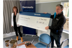 presenting-cheque-with-Martin